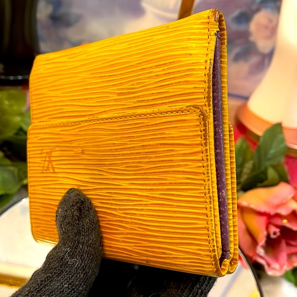 Louis Vuitton Yellow Epi Wallet - Picture 6 of 12